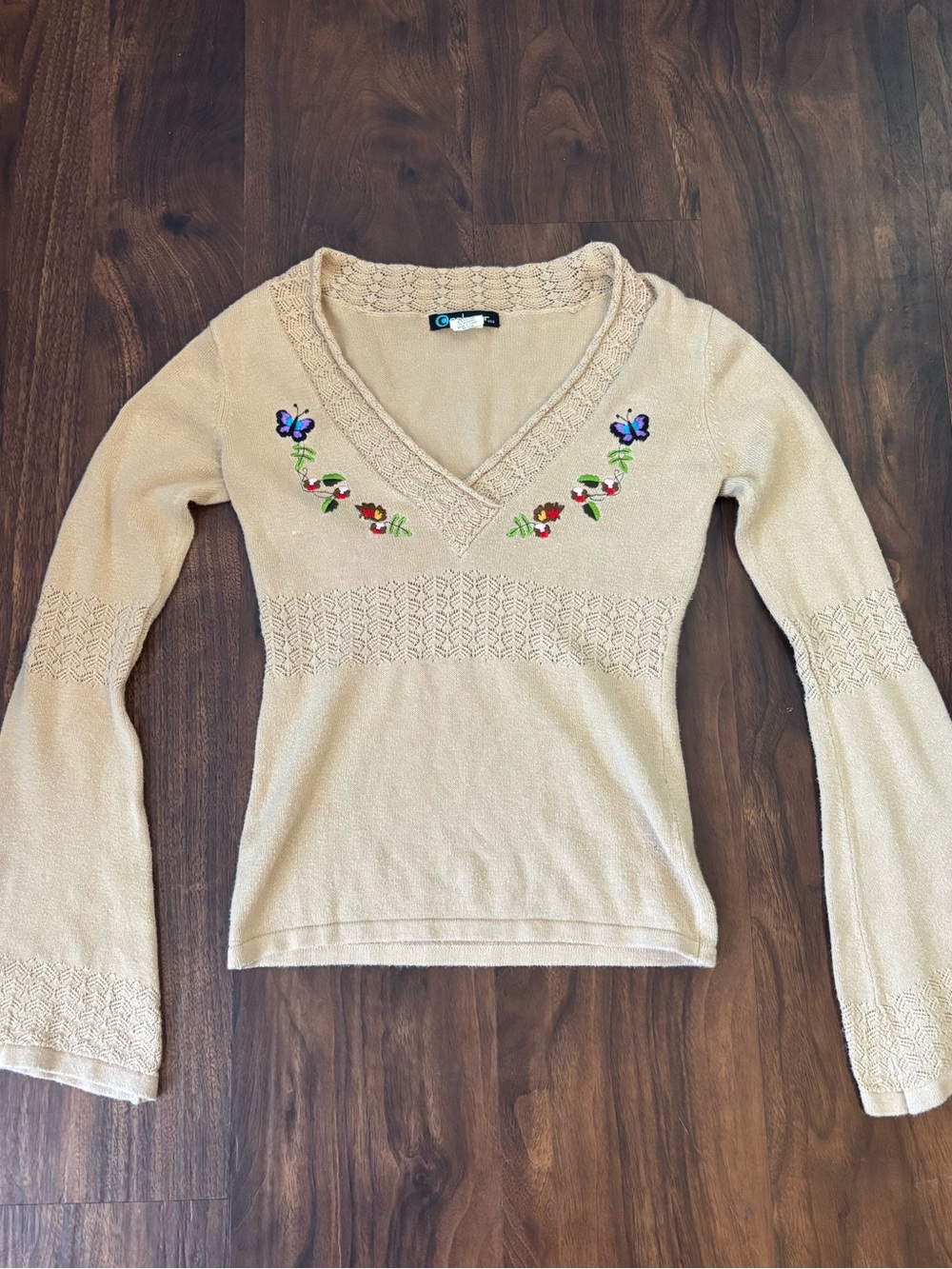 Coolwear embroidered V-Neck Long Sleeve Top